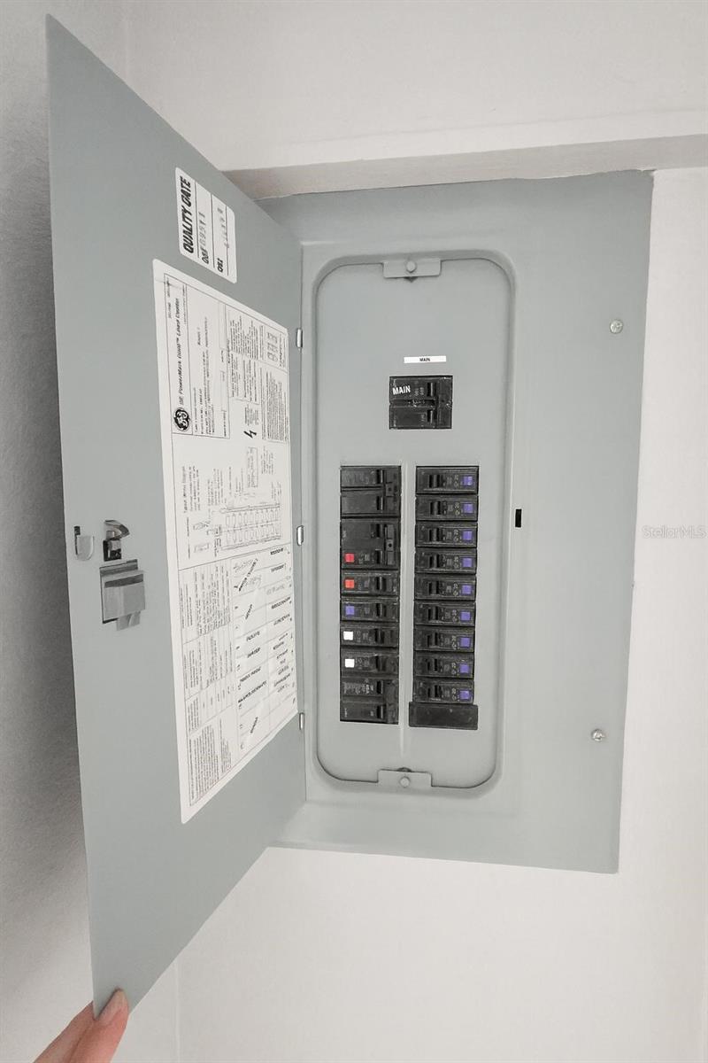 TB8421046