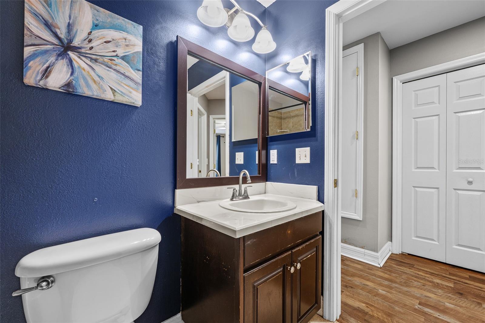 Hall bath for Beds 2 & 3