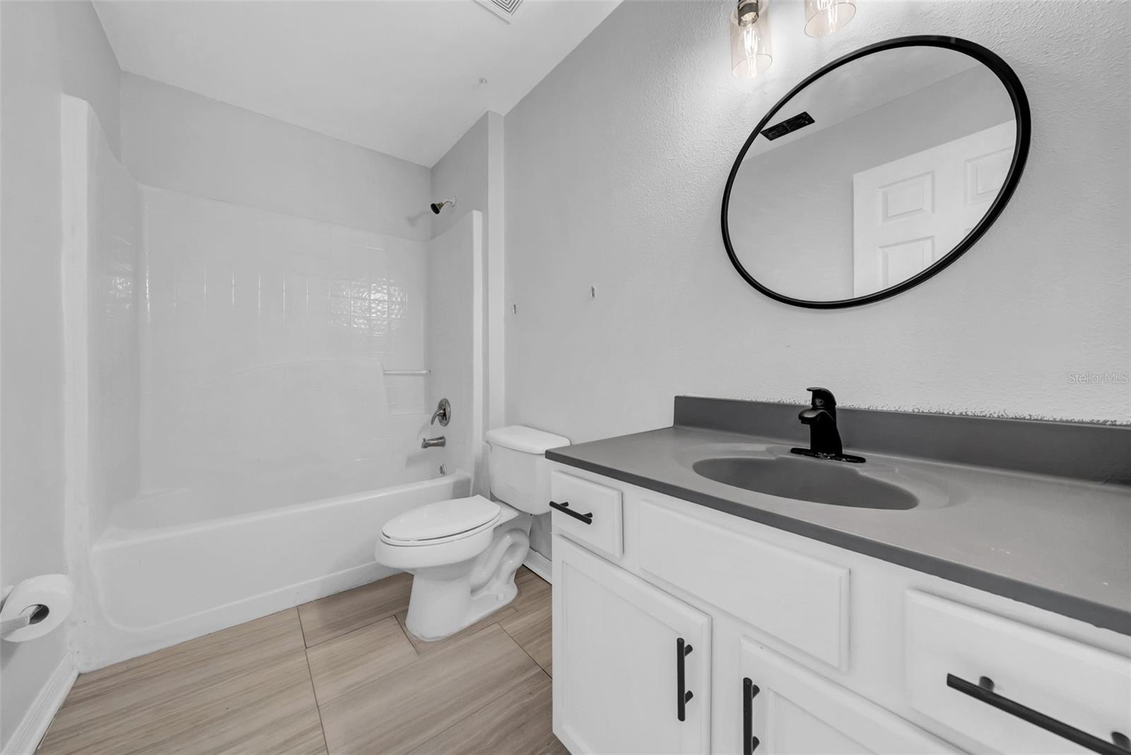 2nd bathroom upstairs