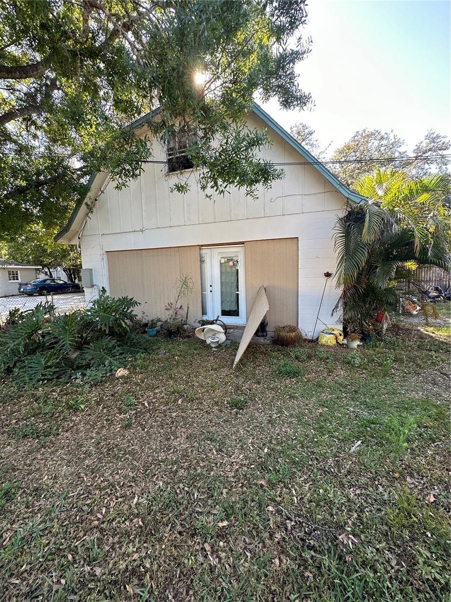 The garage coverted in a seperate house