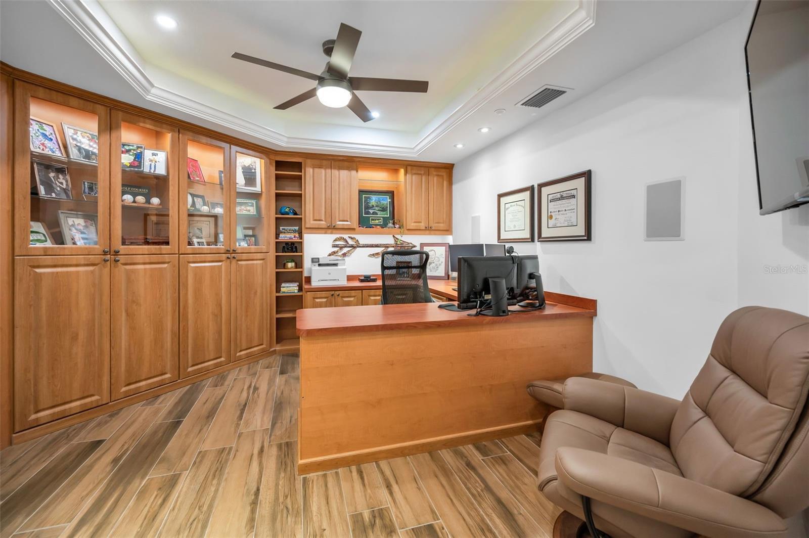 Office - Do you want a spectacular office for when that additional quiet space is needed?