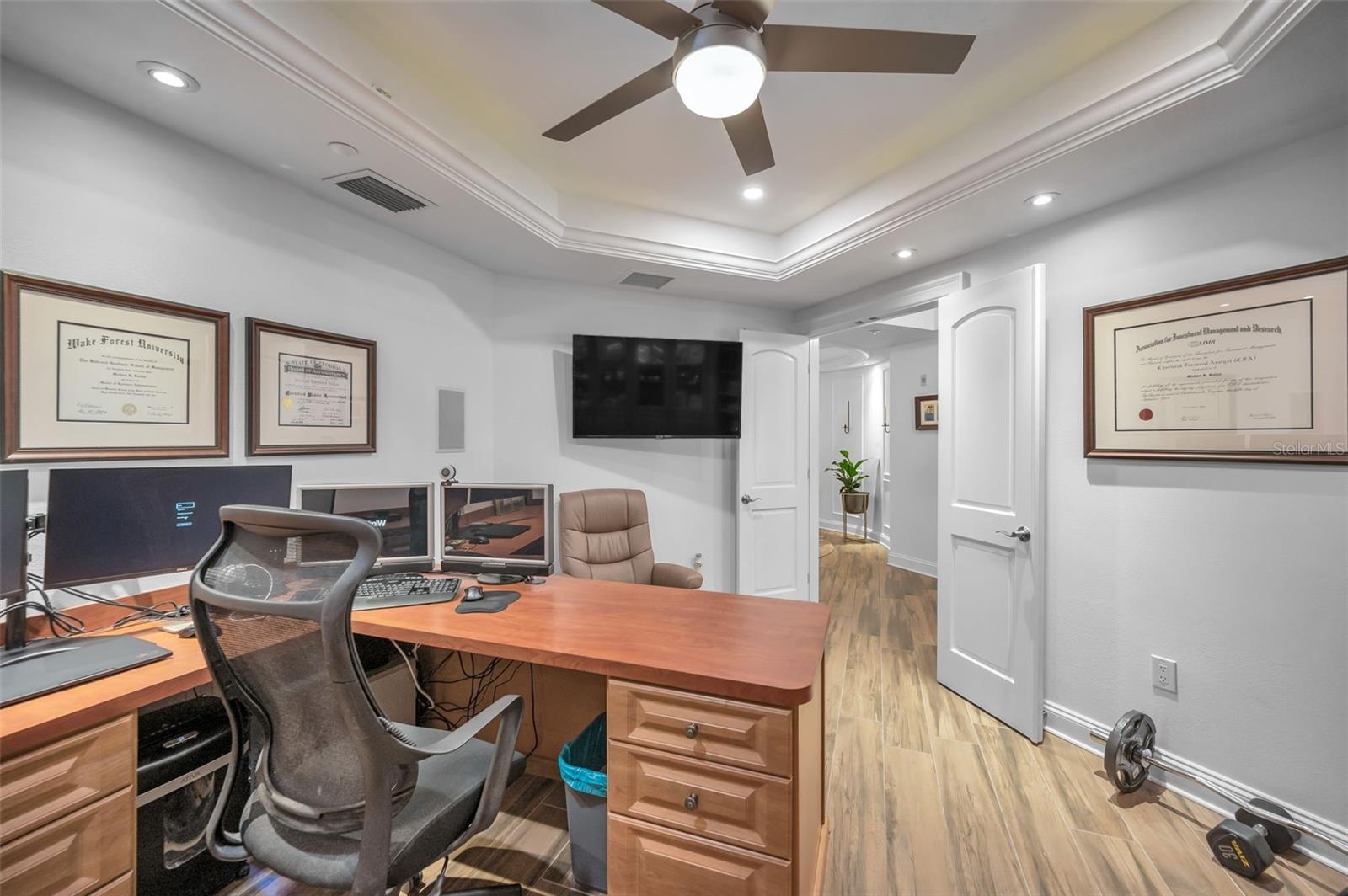 Office - Getting work done will be a breeze in this set up.