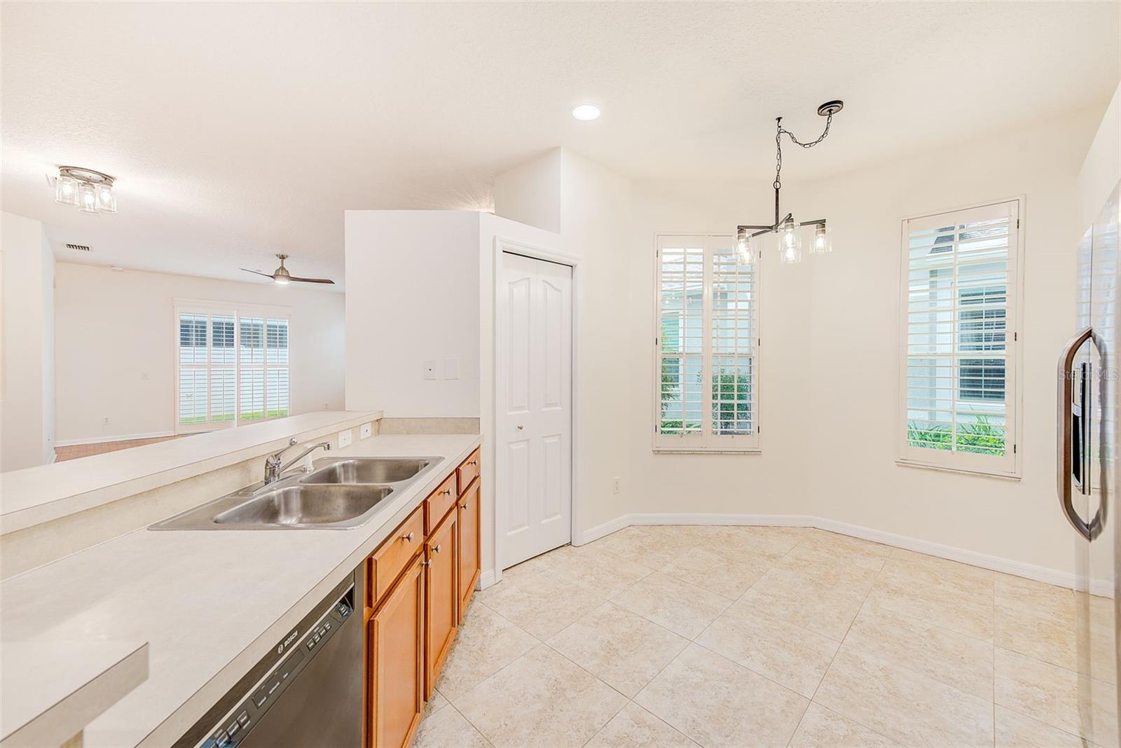 KITCHEN TO DINETTE