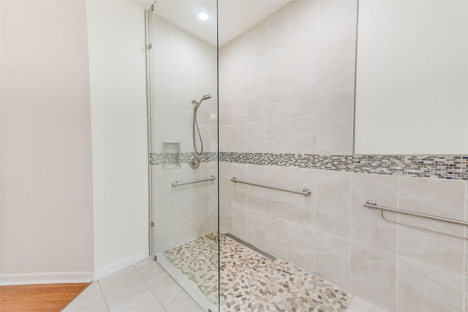 MASTER SHOWER