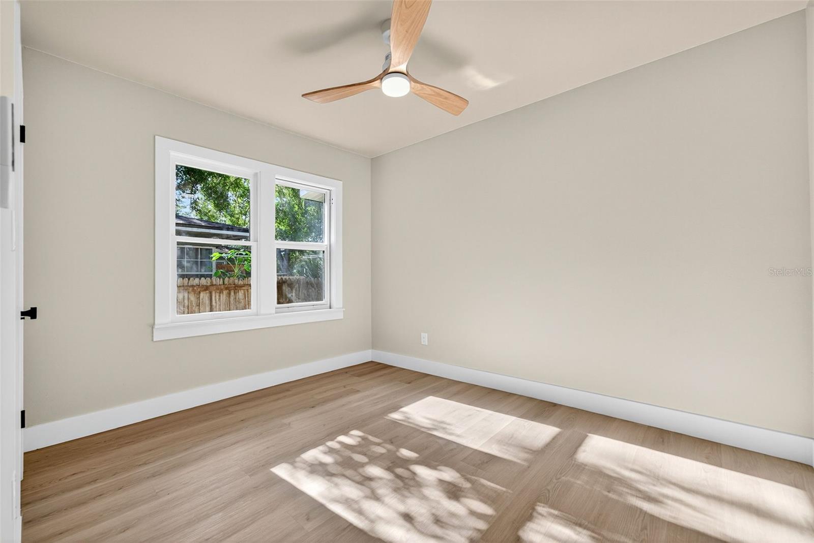 Additional front/2nd bedroom with shared hallway bath.