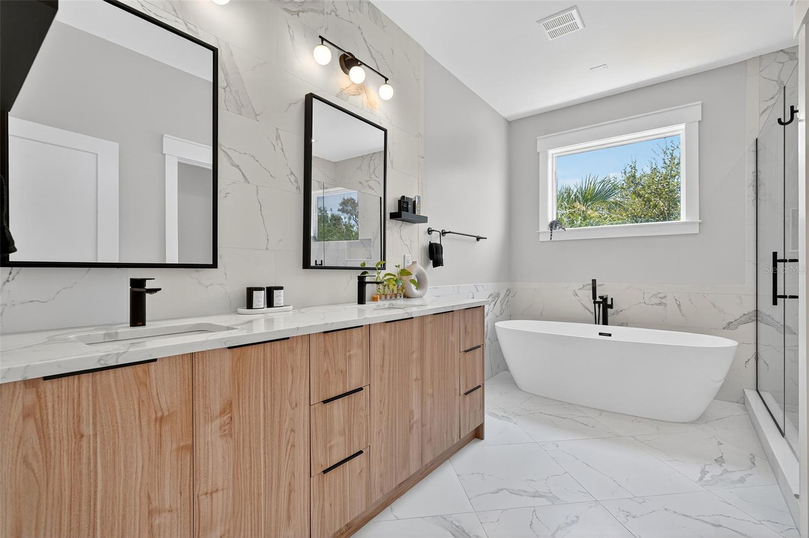 Primary En Suite