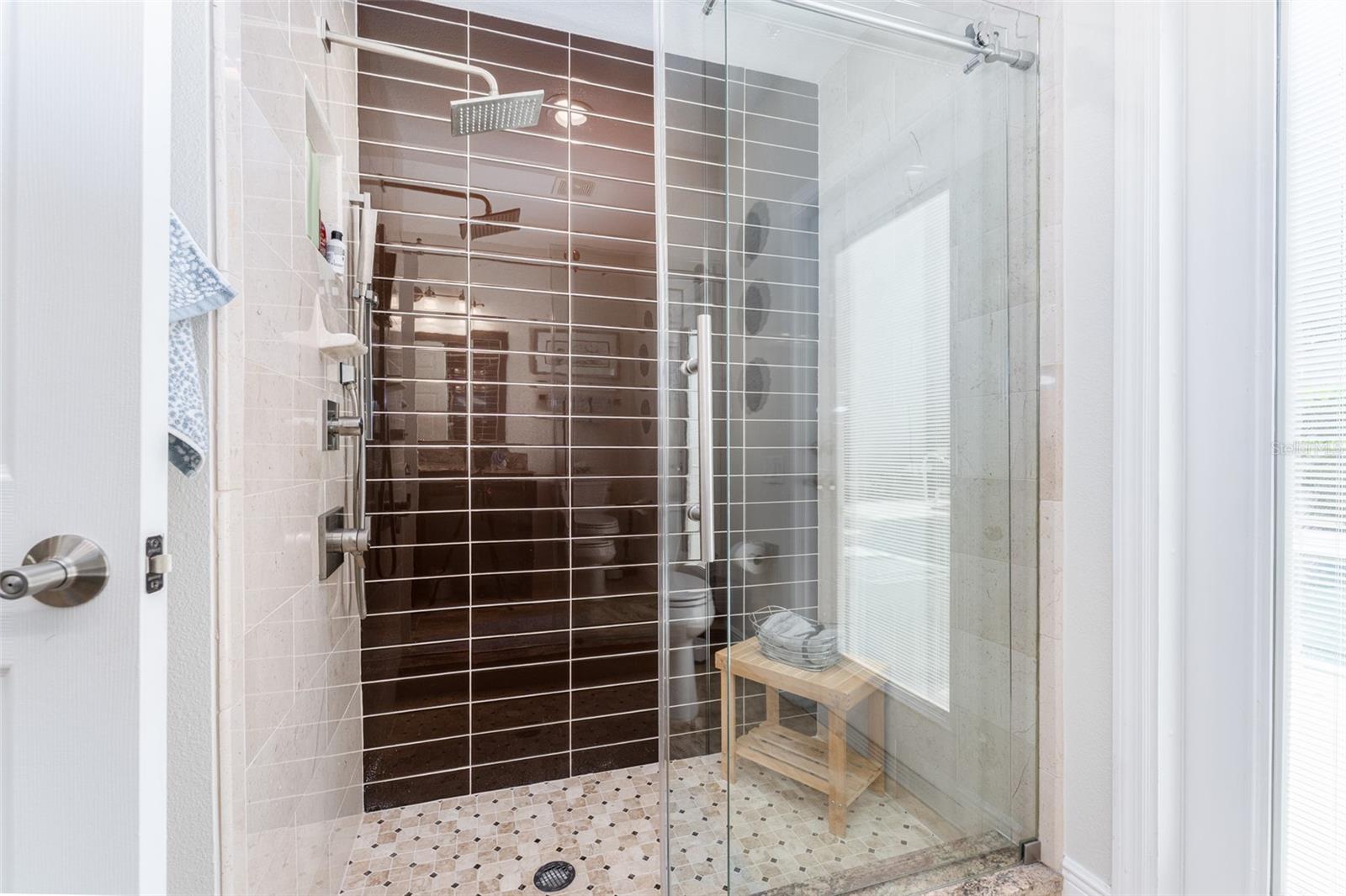 Bath 3 Shower with Frameless Door