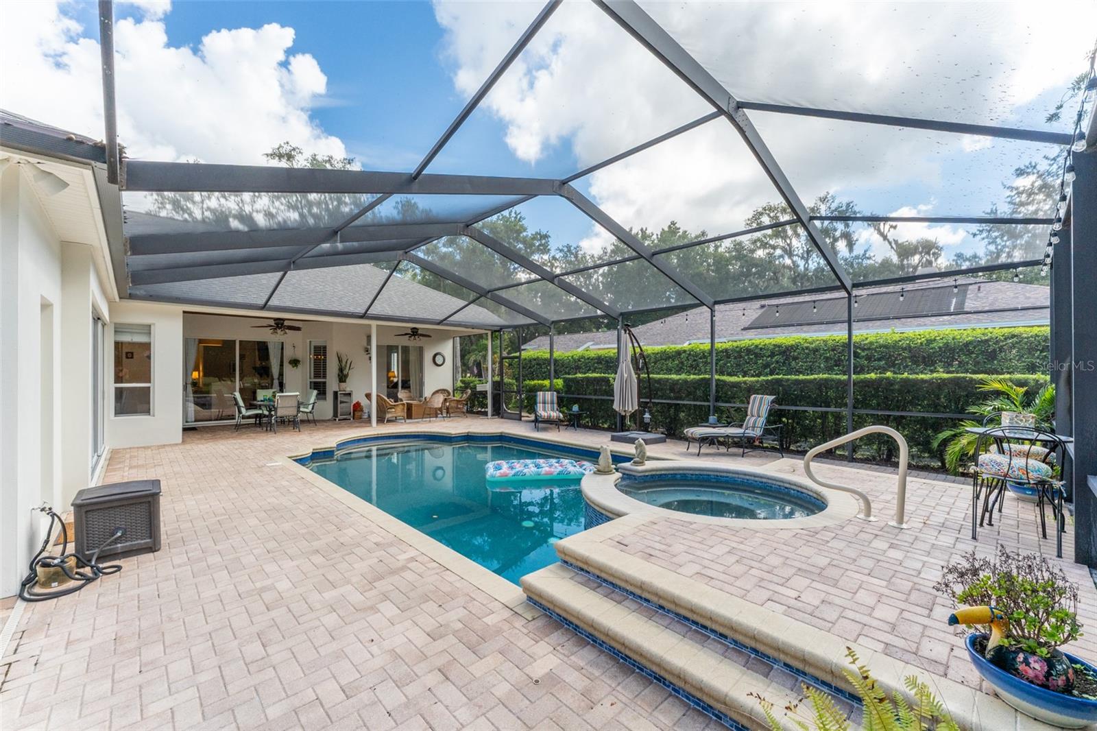 Sparkling Pool/Spa with New Tile & Paverd Flooring