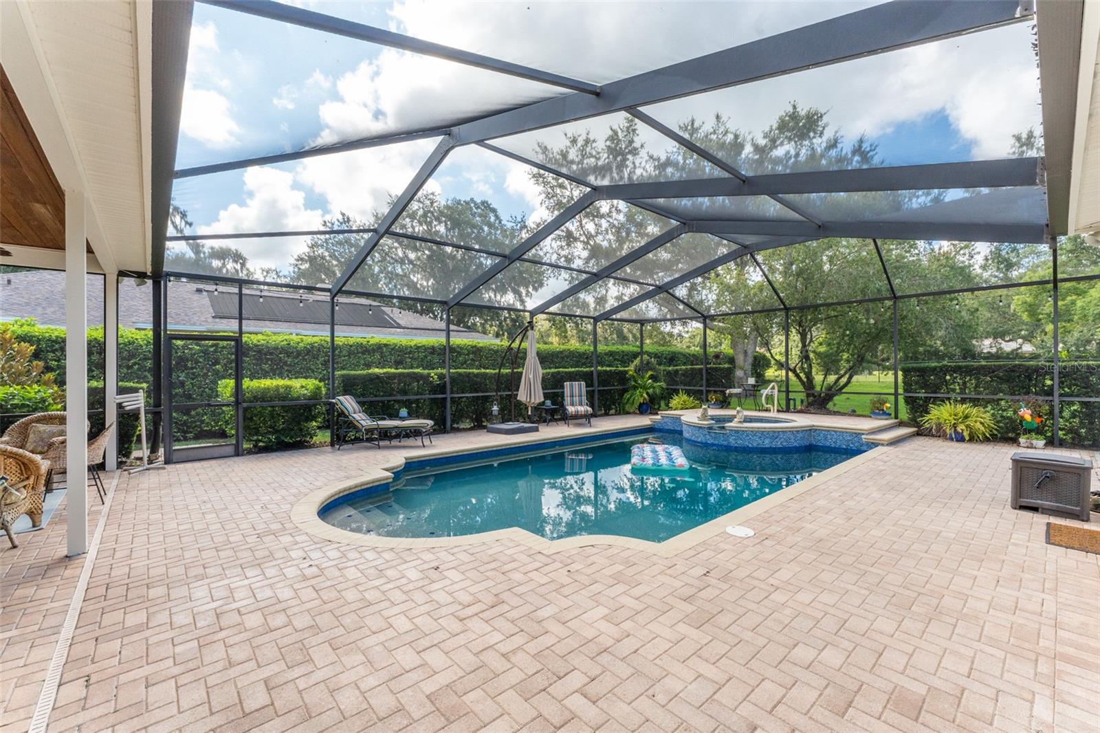 Sparkling Pool/Spa with New Tile & Pavered Flooring