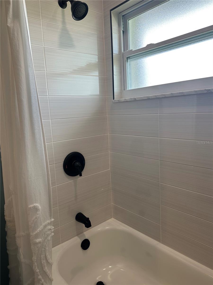 Tub in 2nd bathroom