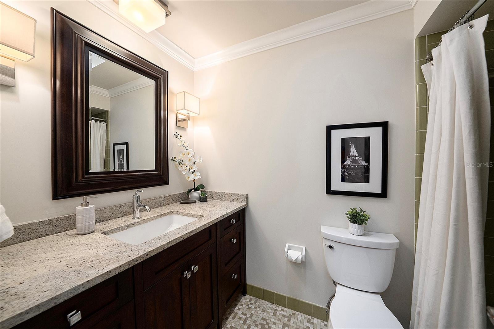 Full Bathroom with Tub