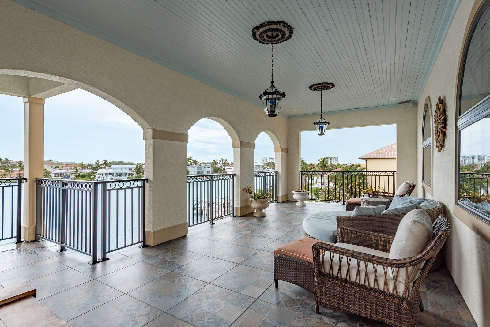 UPSTAIRS PRIVATE BALCONY