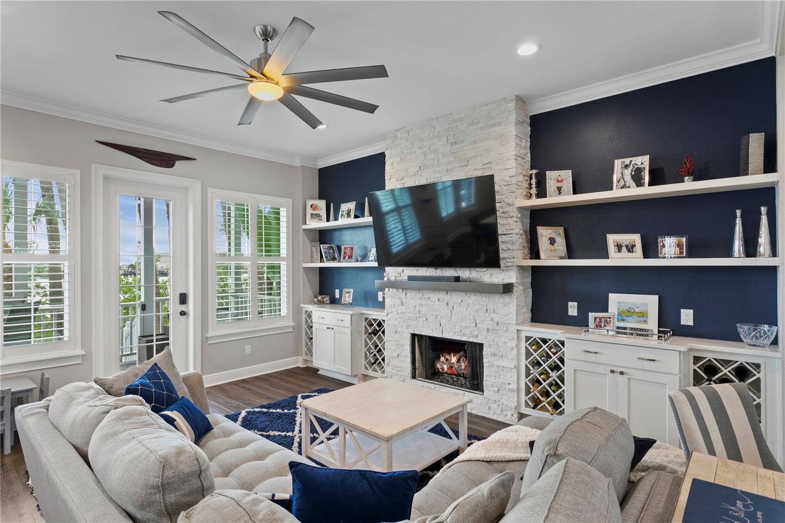 Gorgeous feature wall with gas fireplace, book shelves and built ins for loads of storage
