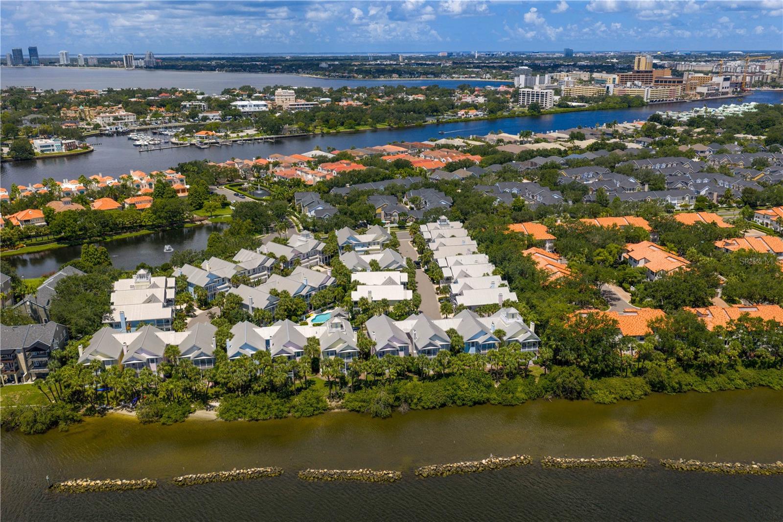 The Harbour Island community is a one-of-a-kind 24-hr. planned community in the Heart of the City, with convenient pedestrian access to arts, entertainment, Tampa’s iconic Bayshore Blvd., Tampa Riverwalk, Sparkman Wharf, and the $3 billion dollar Water Street Tampa.
