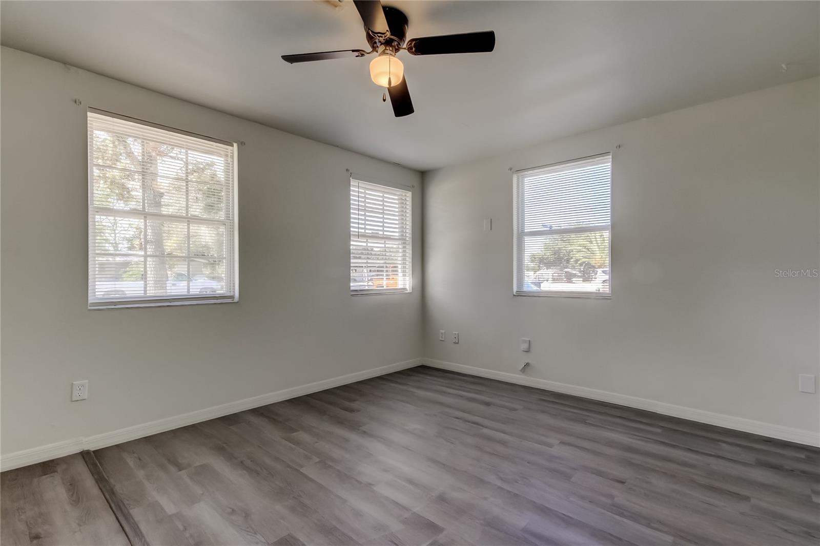 11. Beautiful Driftwood Grey Luxury Vinyl Laminate Flooring Throughout The Home!! Great Room (17.6' x 11.3').