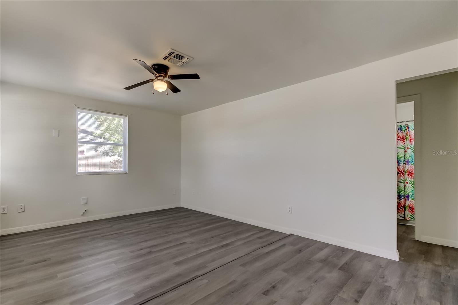 12. Ceiling Fans with Lights Throughout Help Promote Air Circulation. Great Room (17.6' x 11.3').