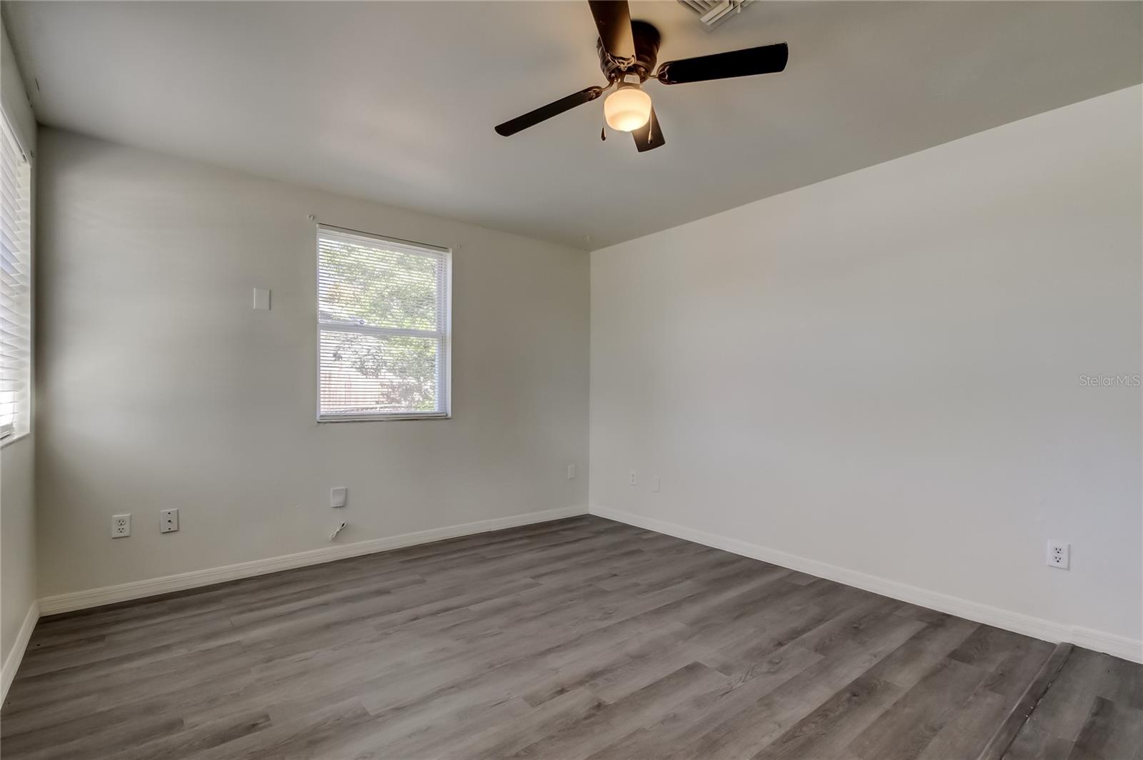 13. Enjoy Hosting? Plenty of Space to Entertain Company! Great Room (17.6' x 11.3').