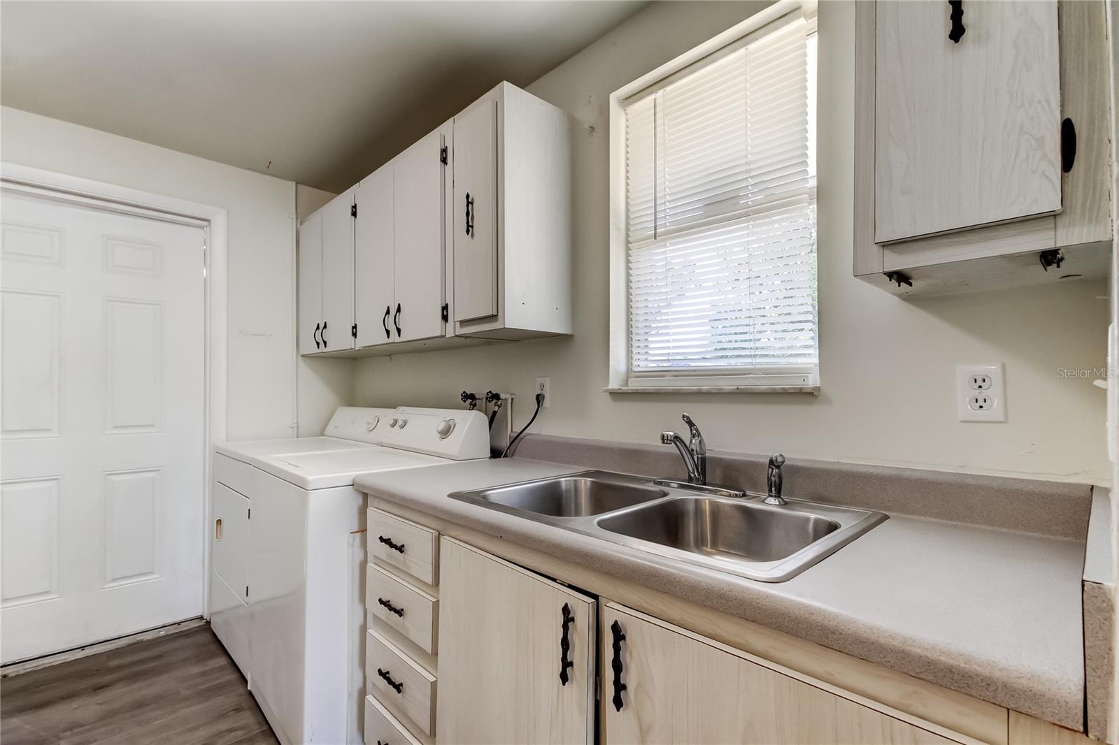 18. Impressive Storage and Cabinetry in the Kitchen (11' x 7.9')!