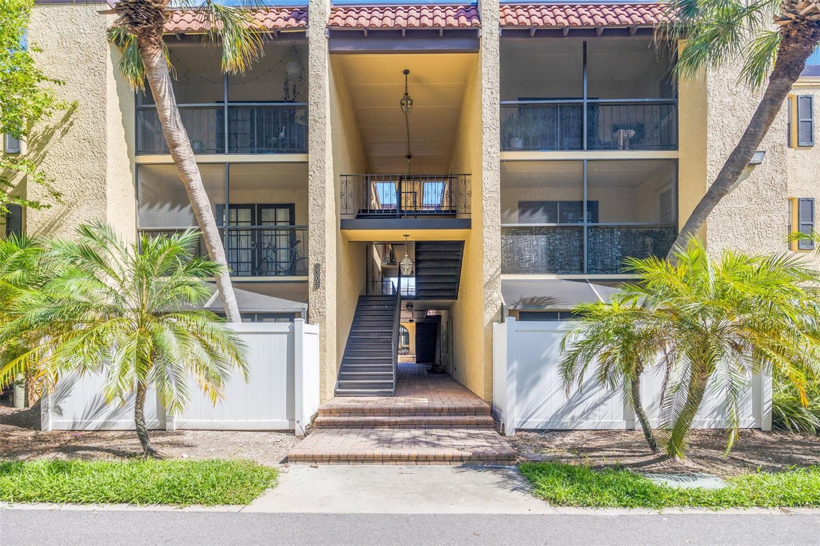 Entrance to 5305