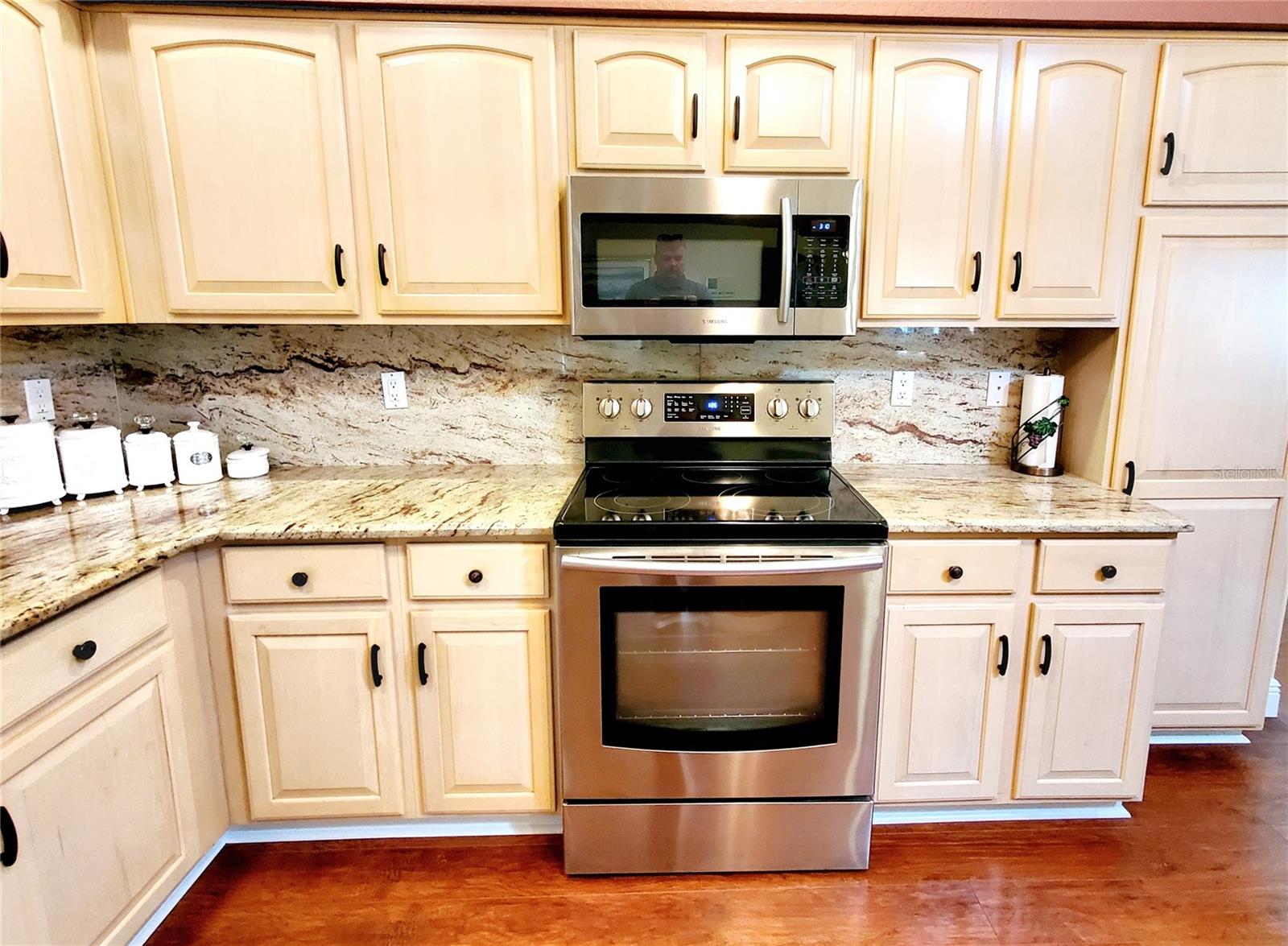 STAINLESS STEEL APPLIANCES