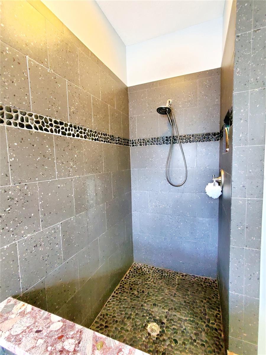 WALK-IN SHOWER