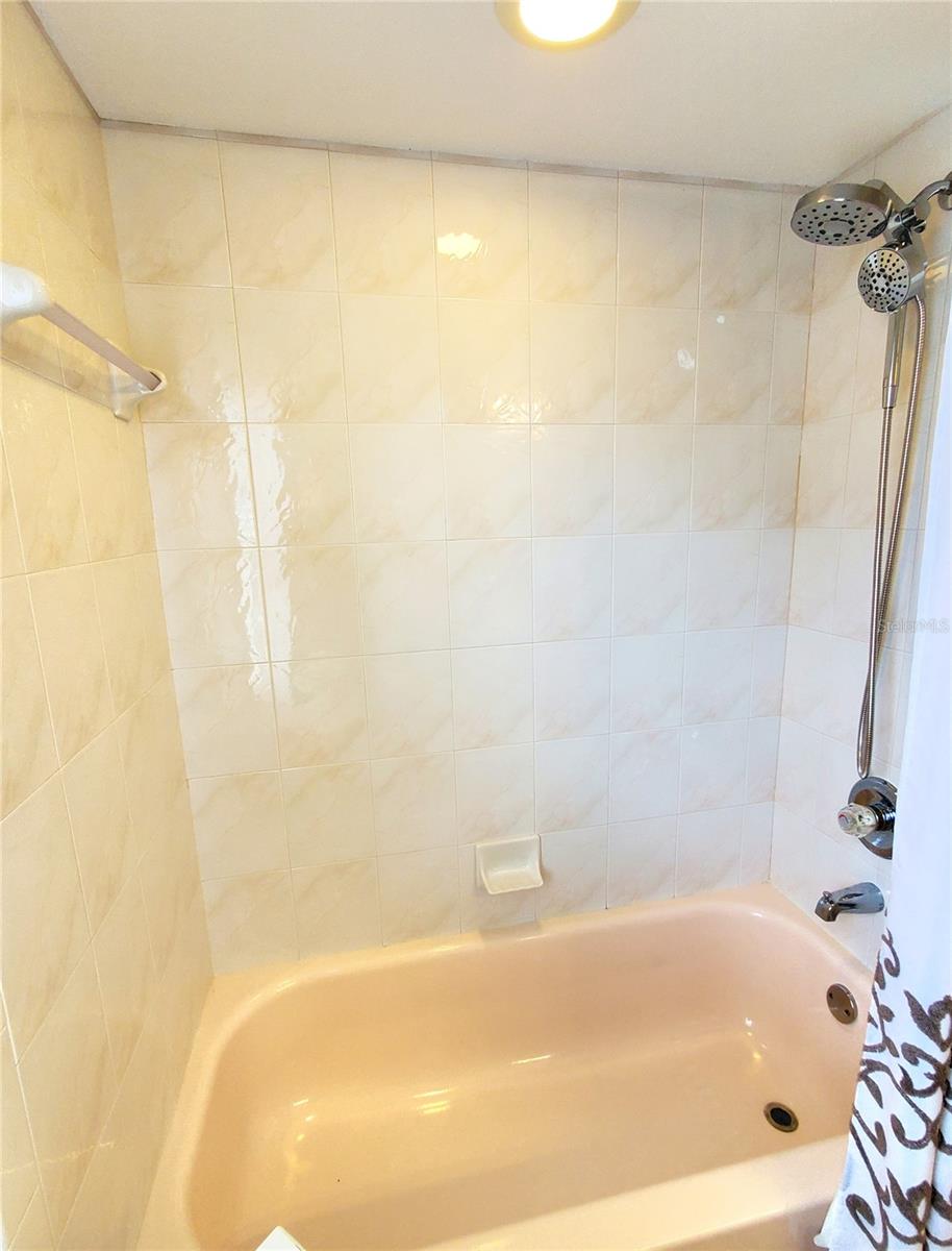 SHOWER/TUB