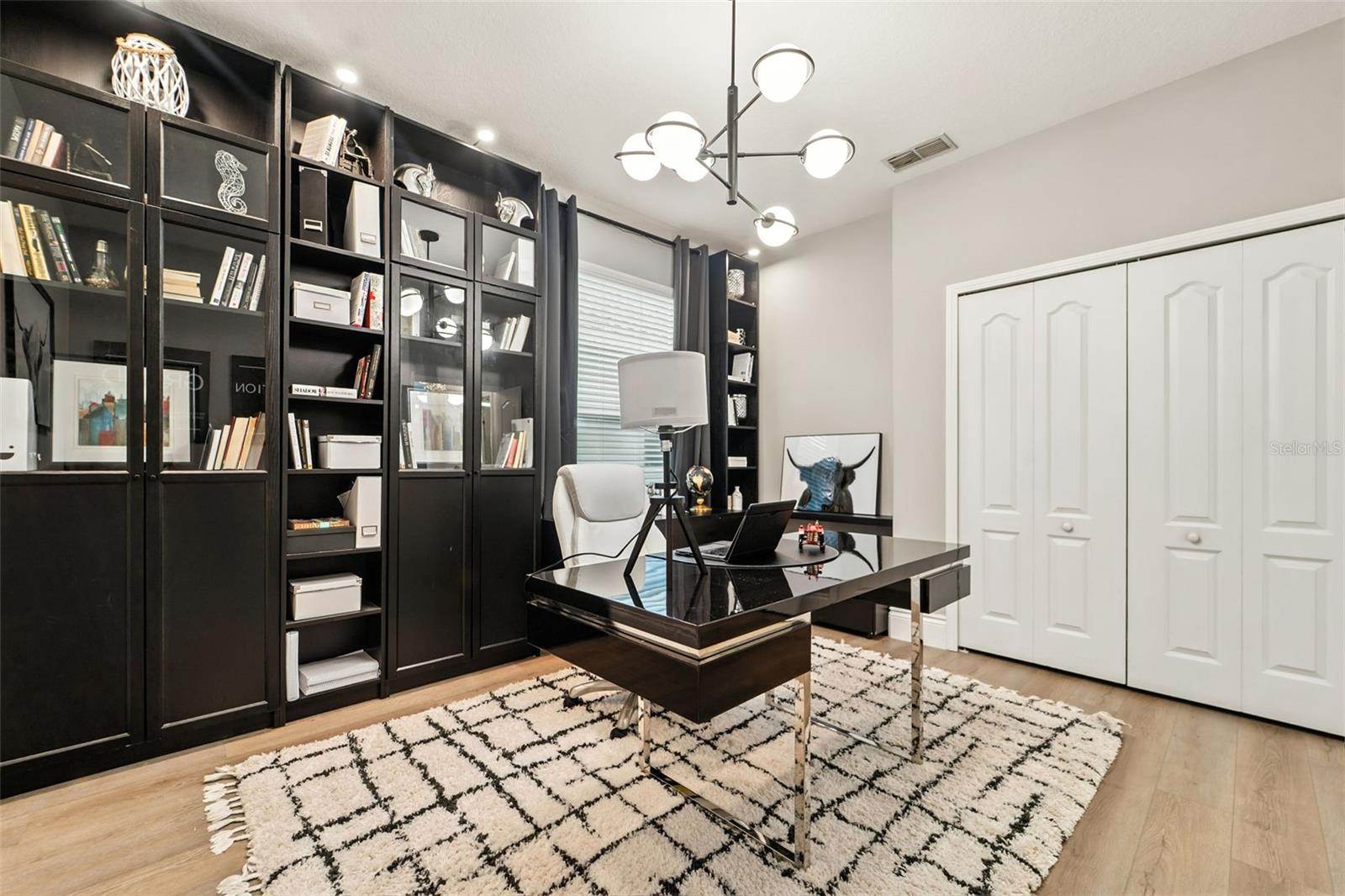 Bedroom 6 or Main floor Officce