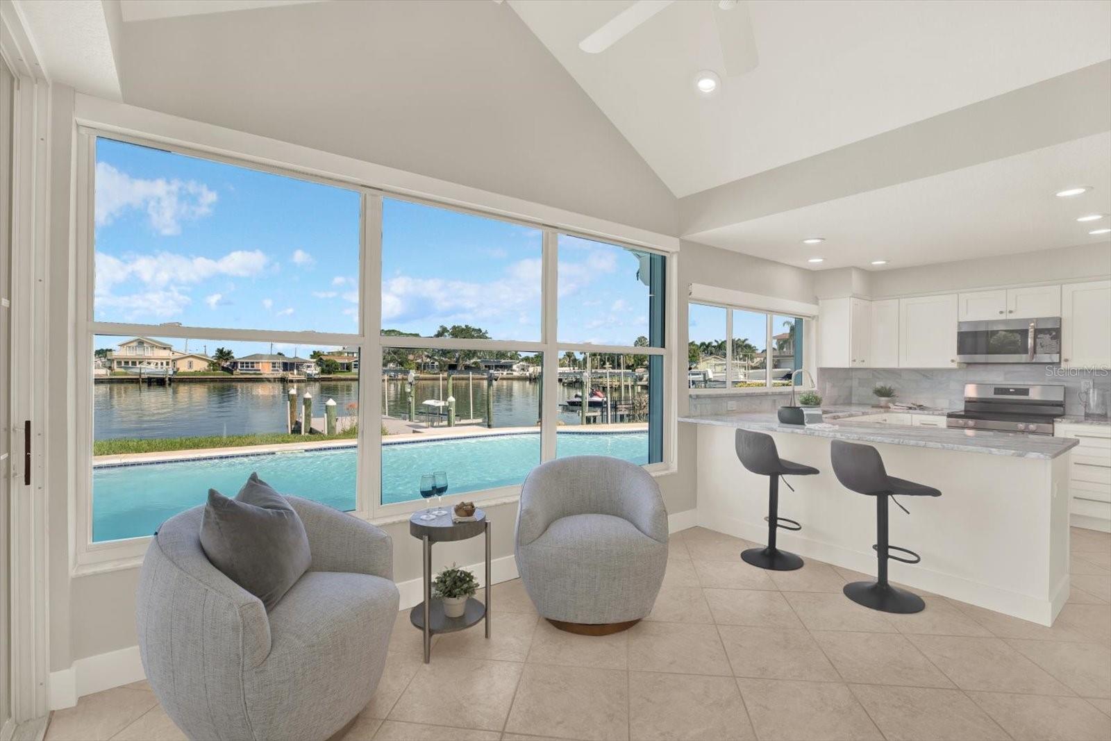 Breakfast Nook/Sitting Area