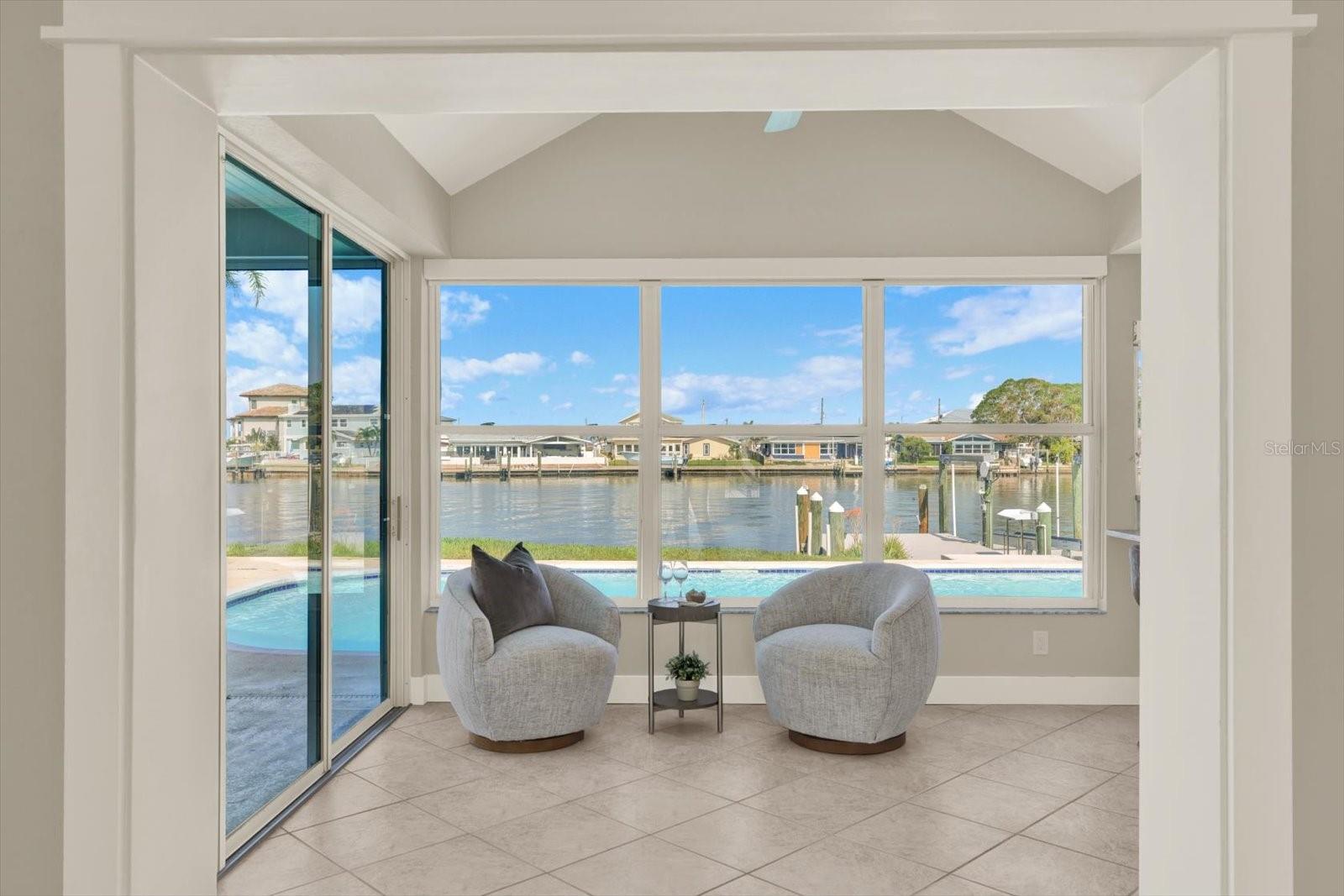 Breakfast Nook/Sitting Area