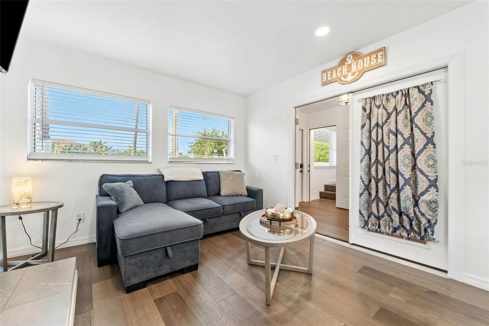 In-Law, Rental, 1/1 private entrance apartment