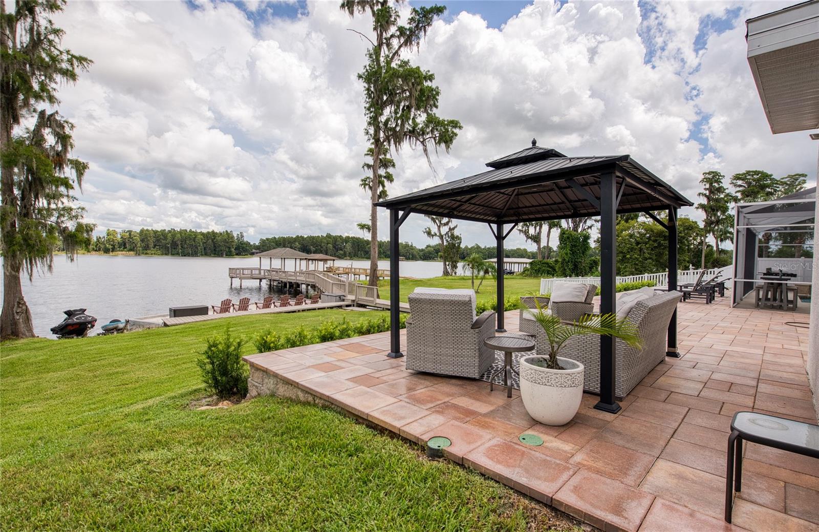 Rear Patio. (4)
