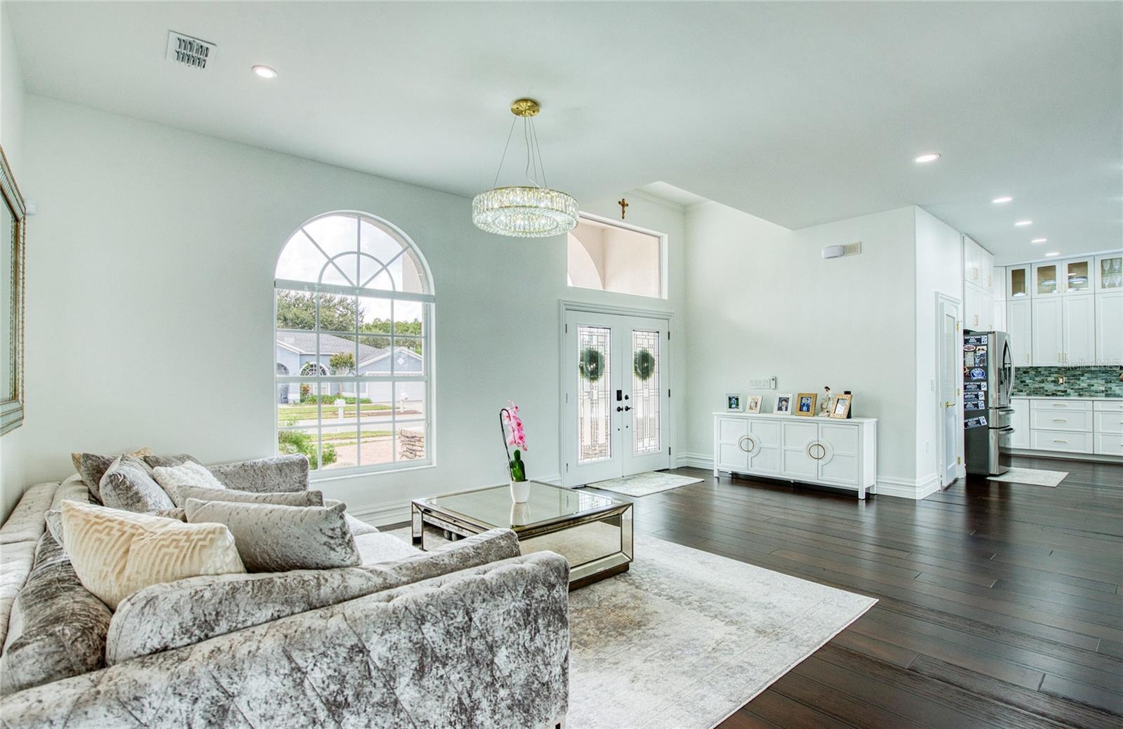 Living Room2. (2)