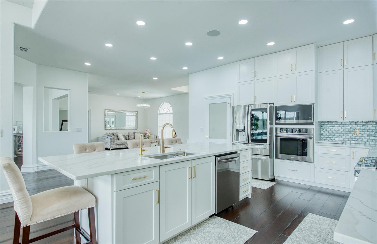 Kitchen. (3)