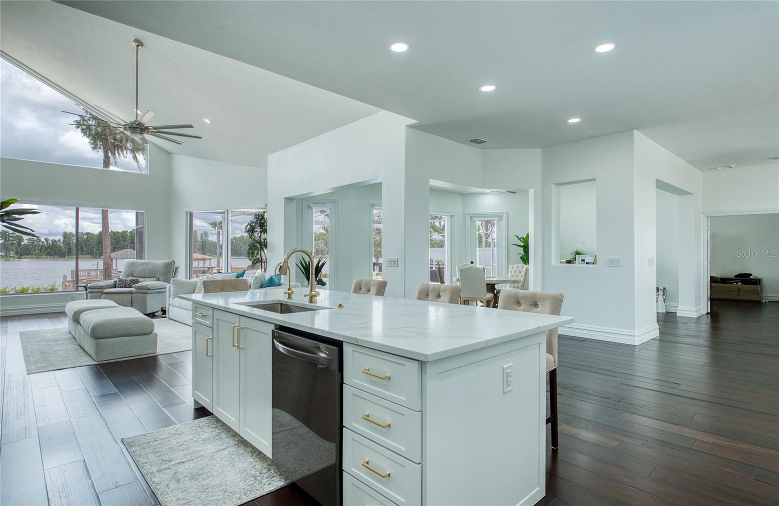 Kitchen. (4)