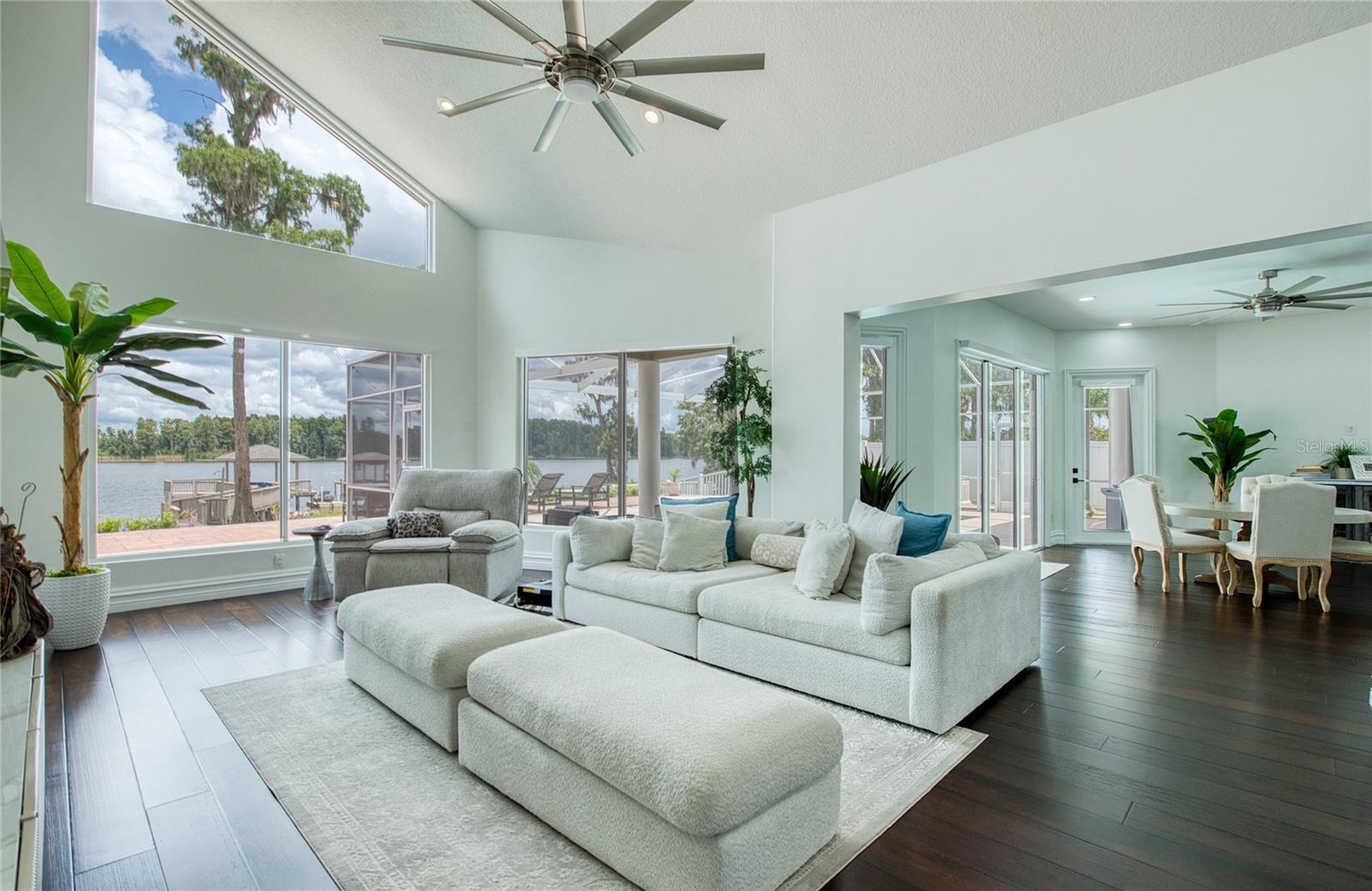 Family Room. (3)