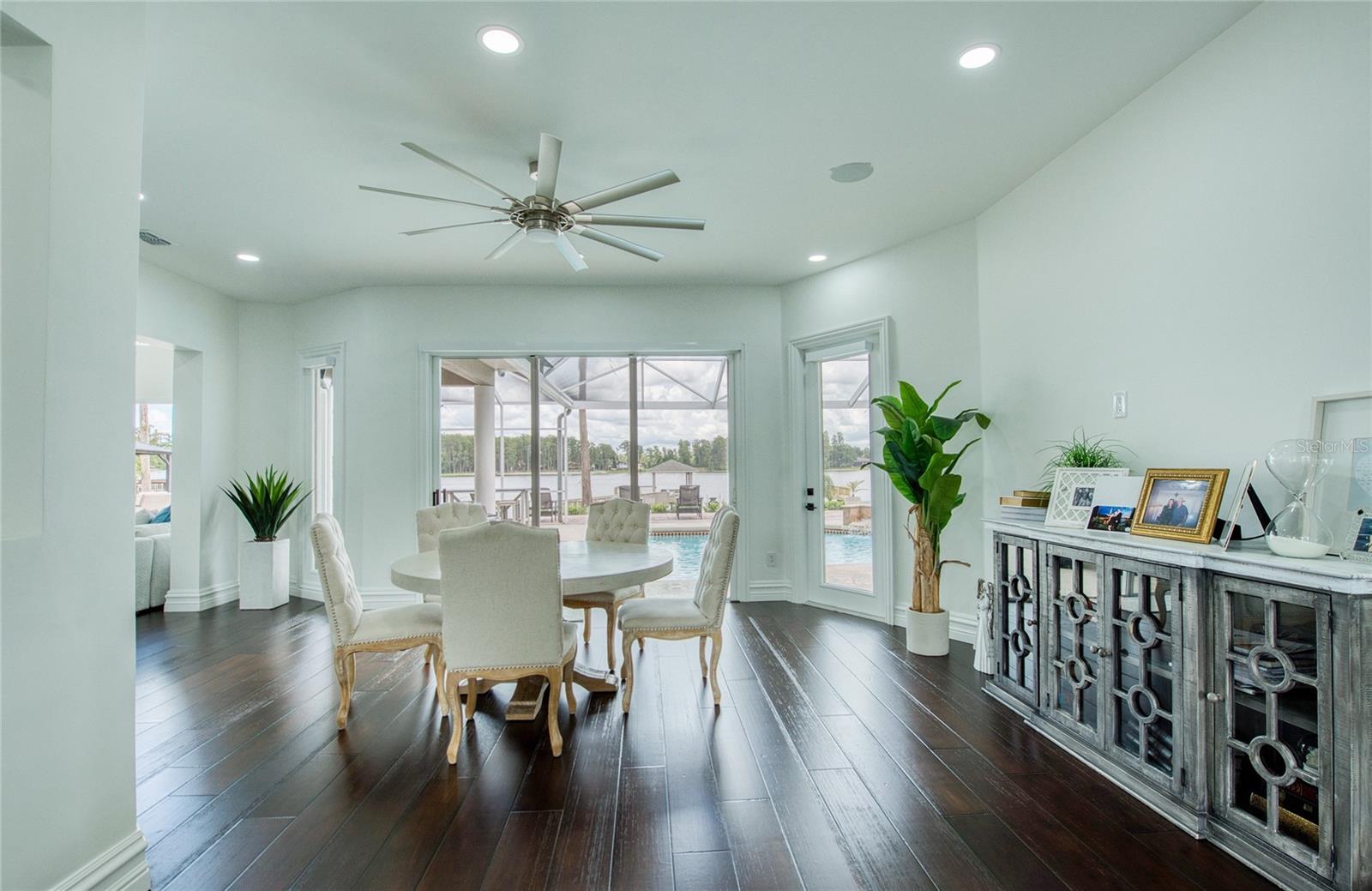 Dinning Room. (2)