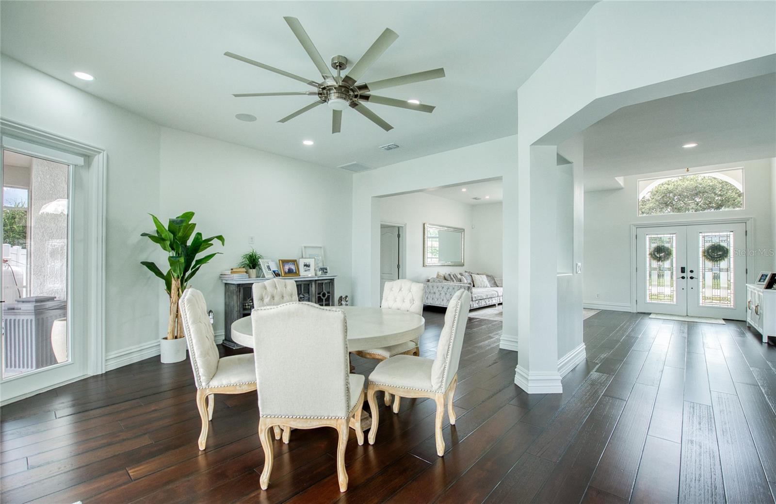Dinning Room. (3)