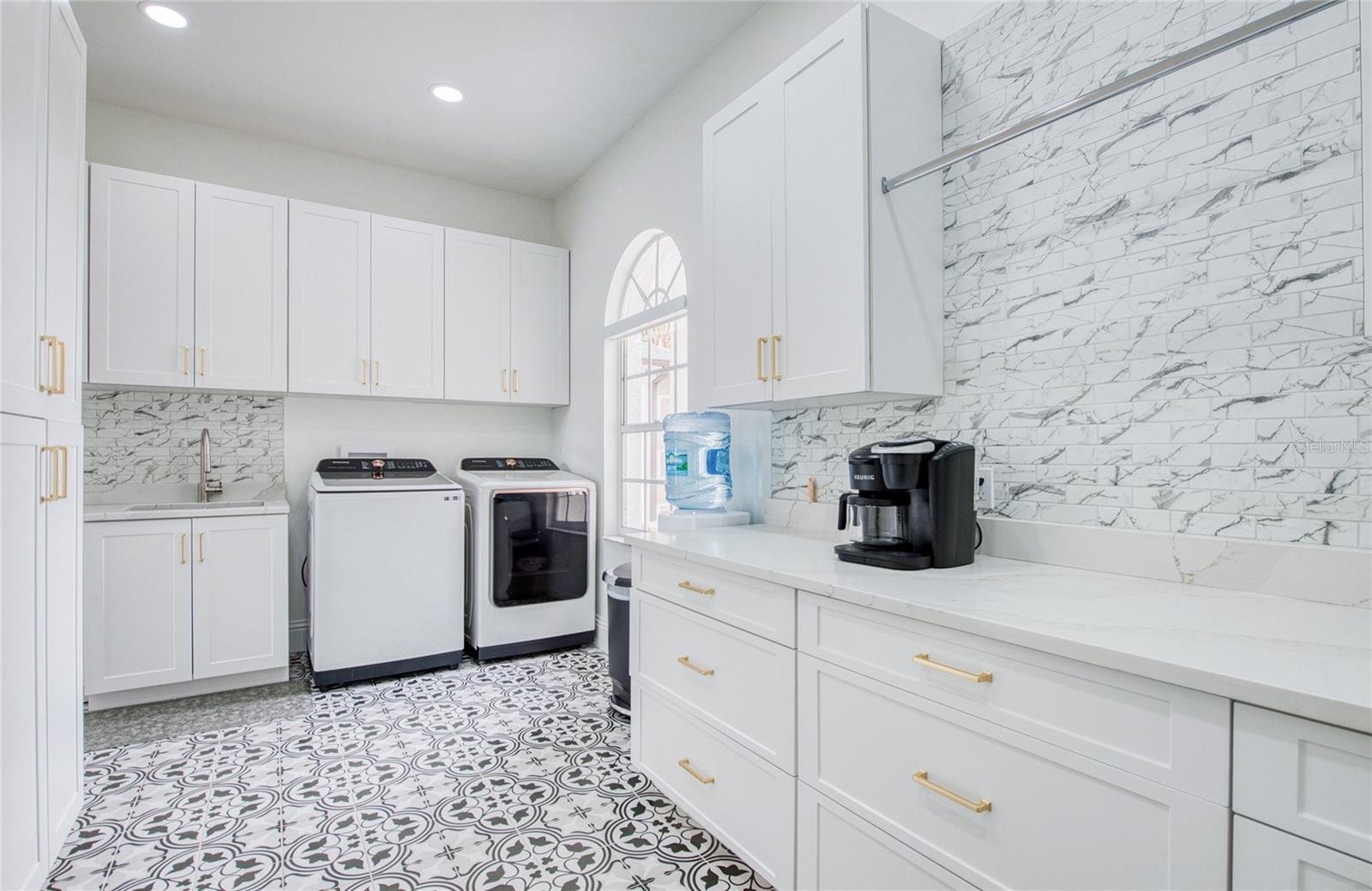 Laundry Room. (2)