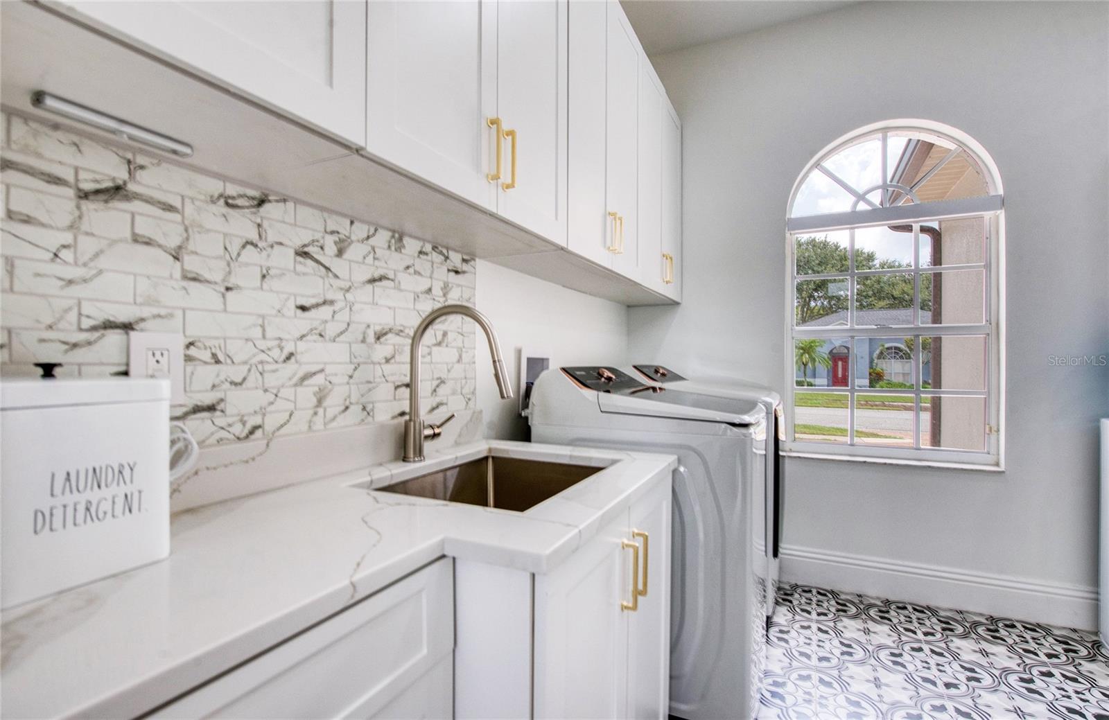 Laundry Room. (3)