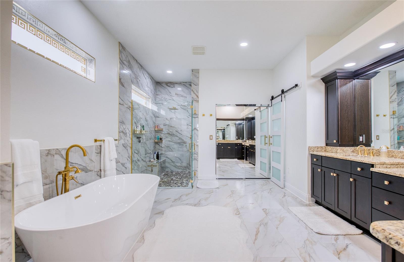 Master Bedroom. (3)