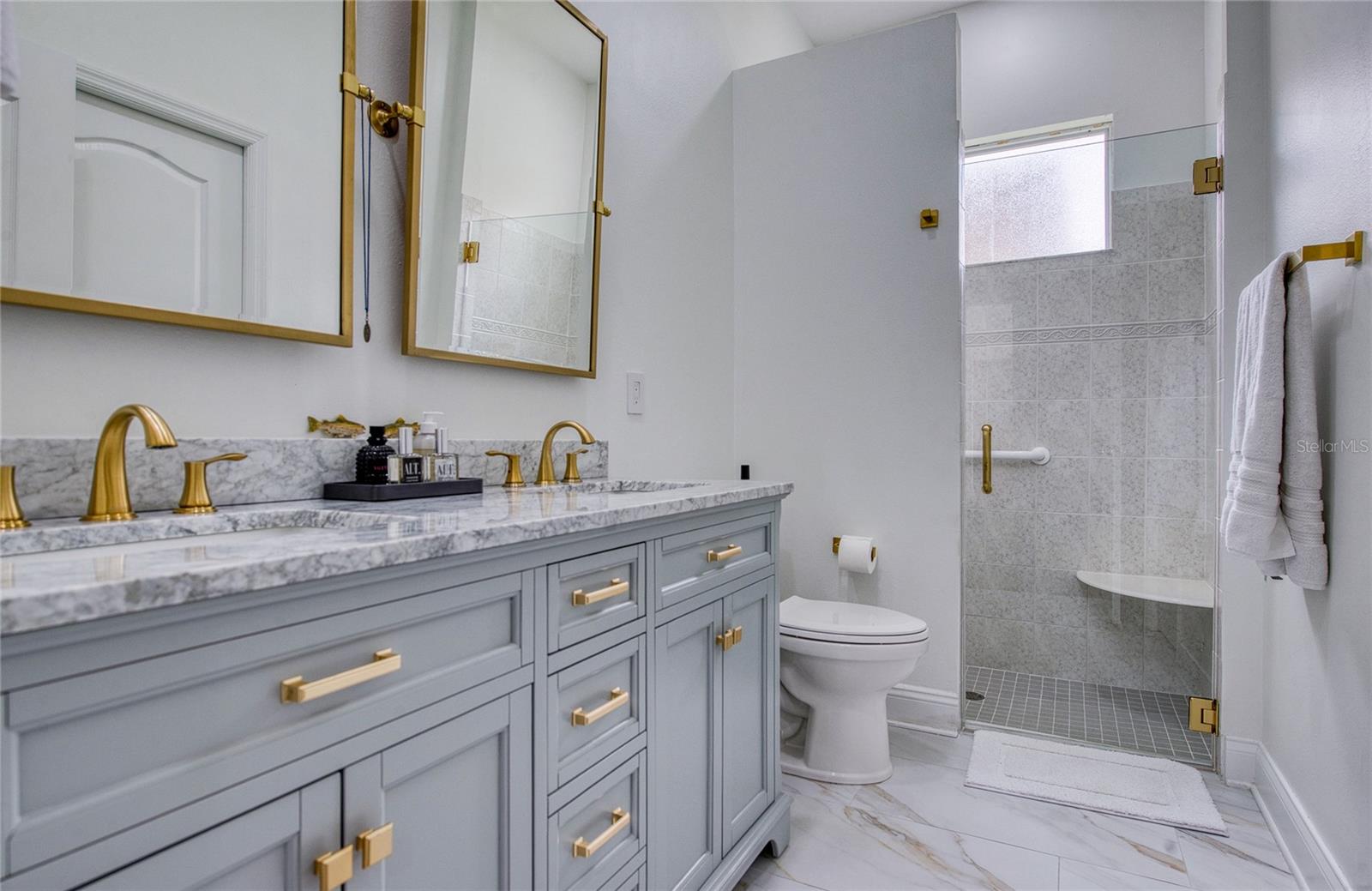 Bathroom 2. (1)