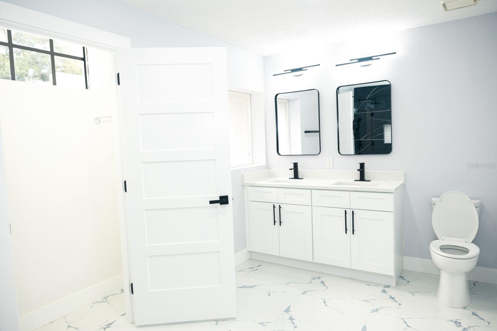 MASTER BATROOM