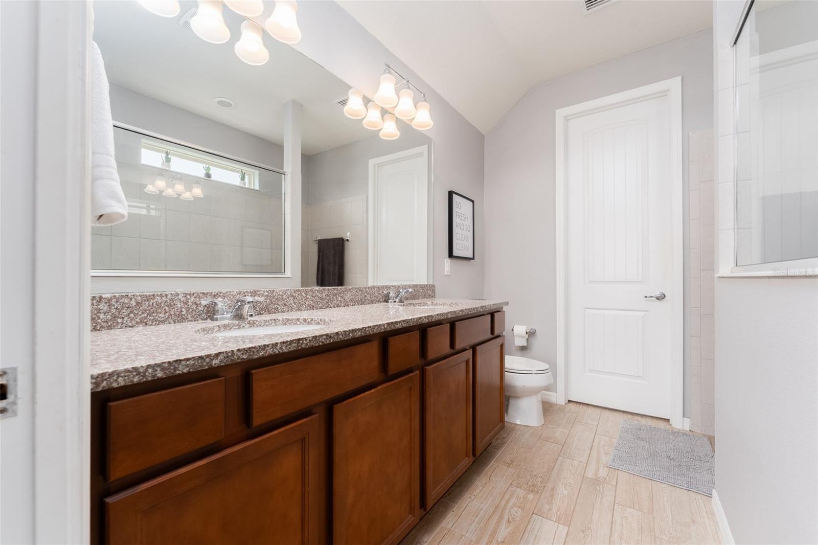 Primary En Suite w/Dual Vanities, Walk-In Shower & Walk-In Closet