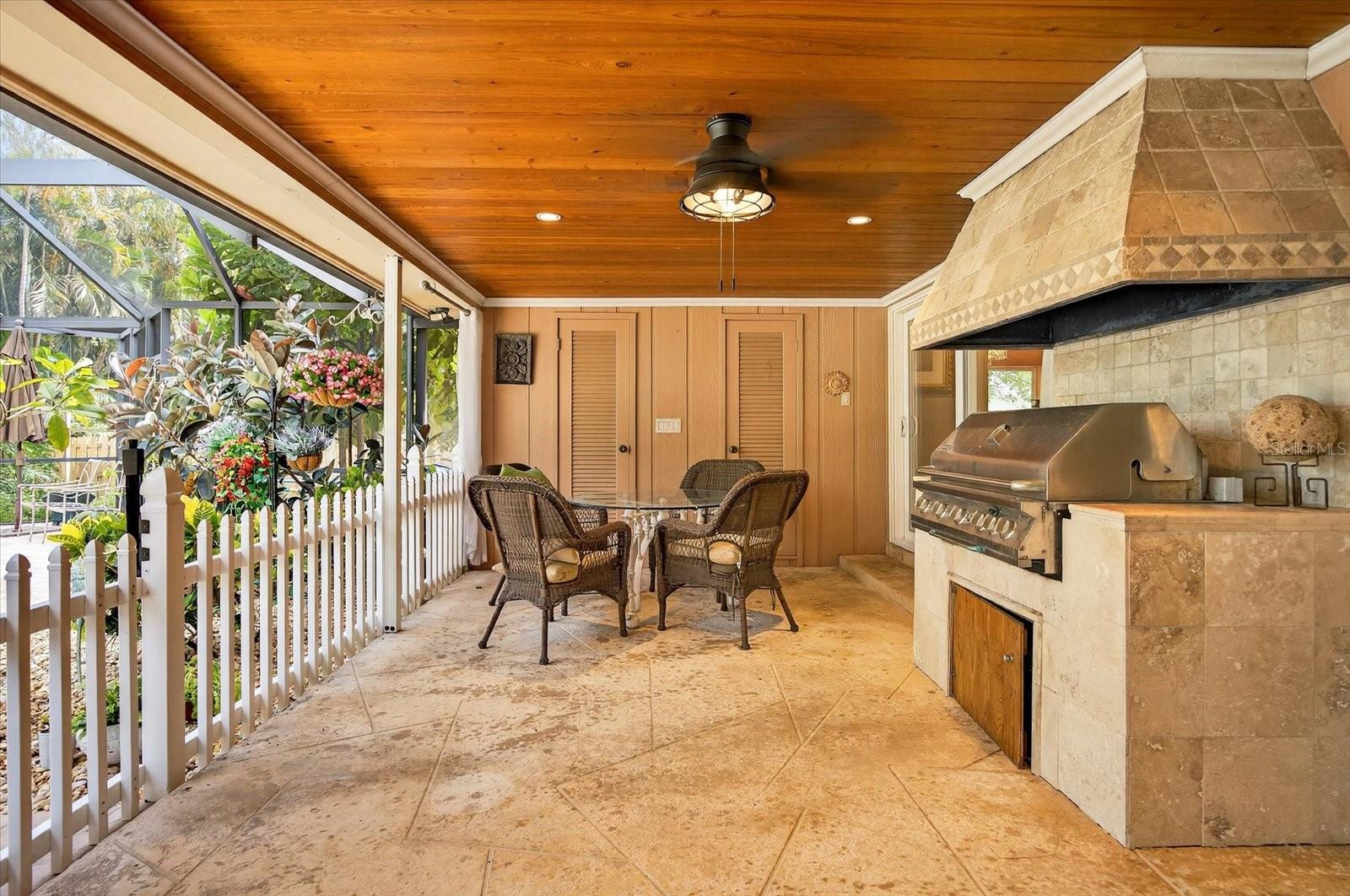 Screened in porch