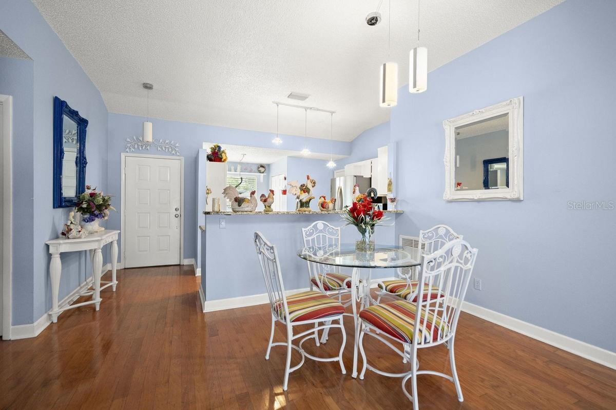 Foyer / Dining Area
