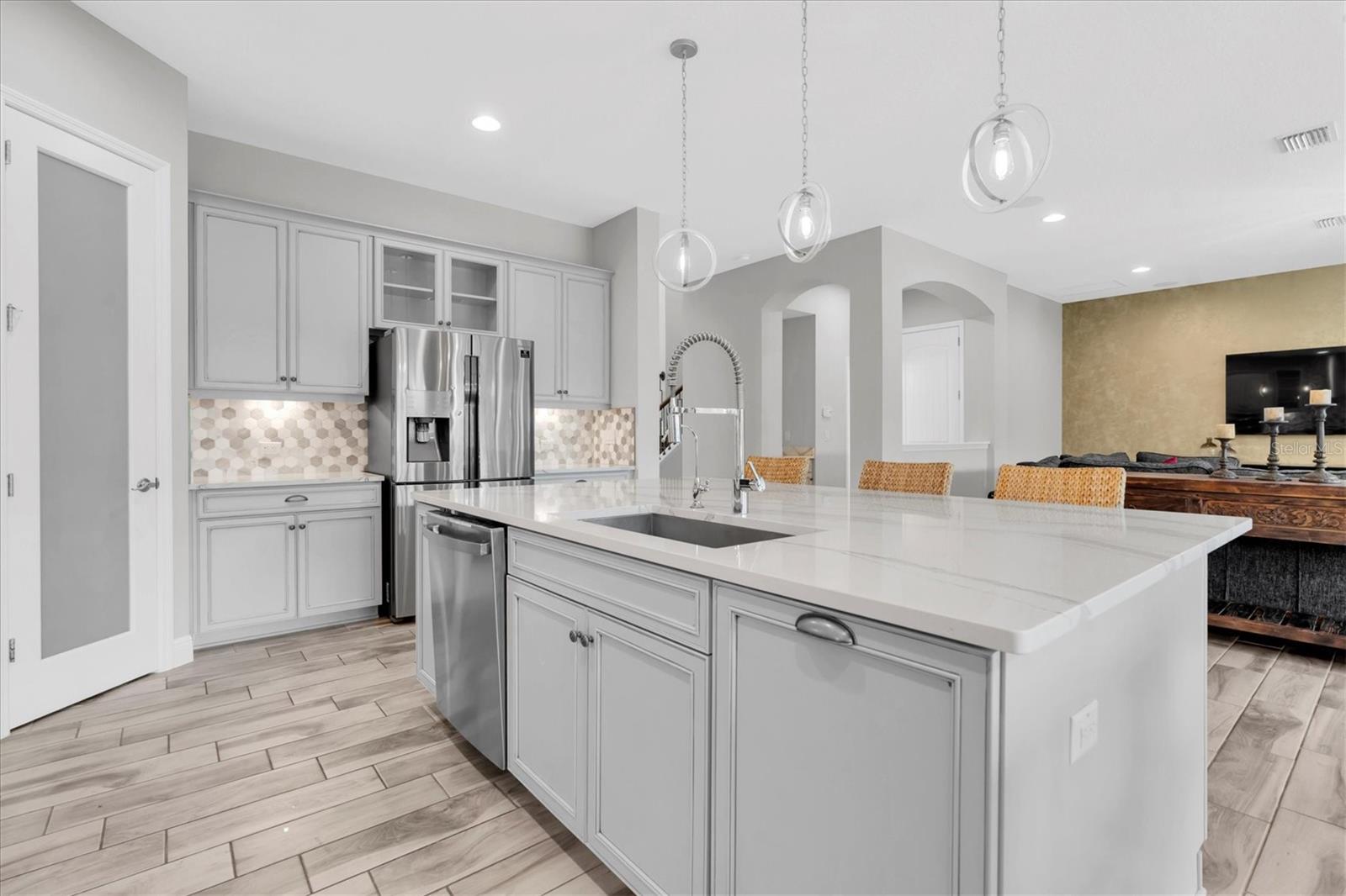 OPEN FLOOR PLAN