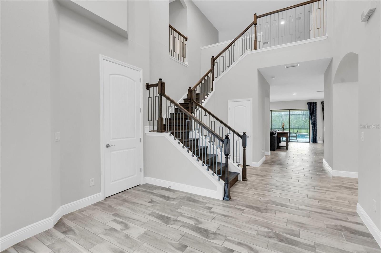 ELEGANT STAIRCASE
