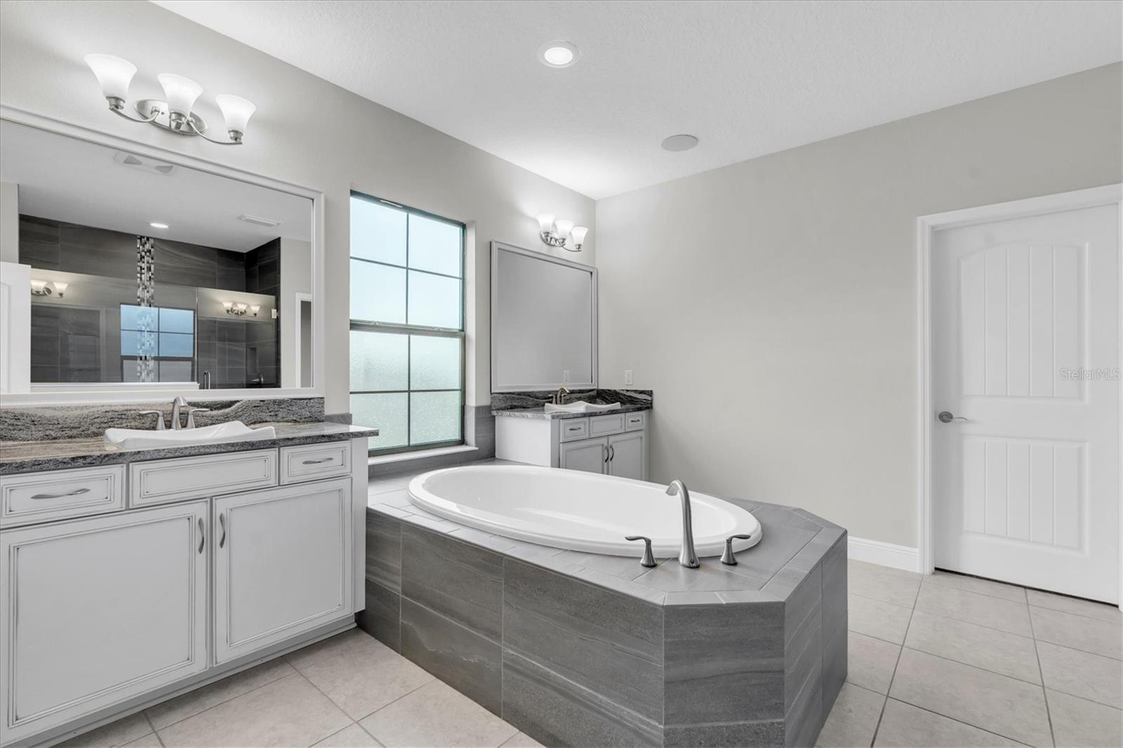 LUXURIOUS PRIMARY ENSUITE