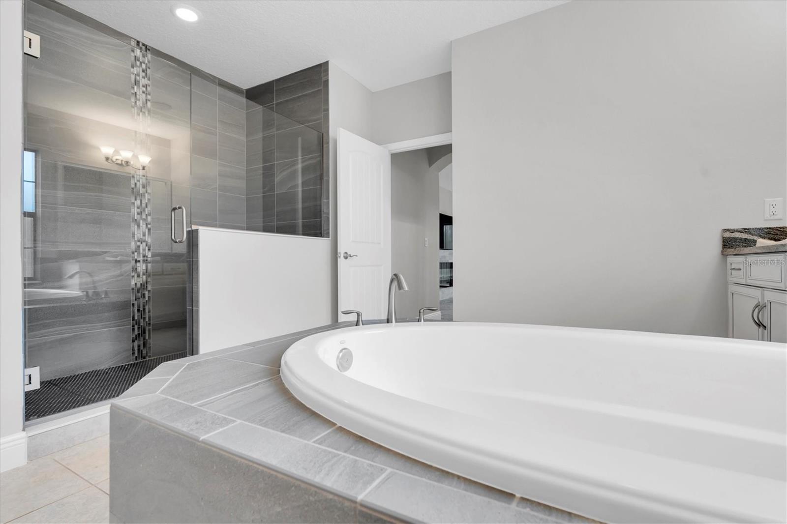 PRIMART ENSUITE