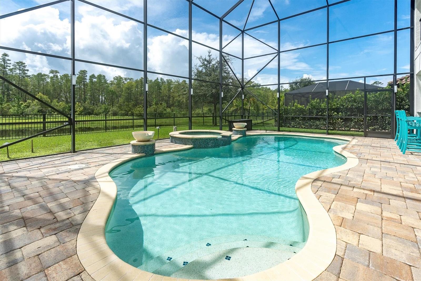 HEATED POOL & SPA
